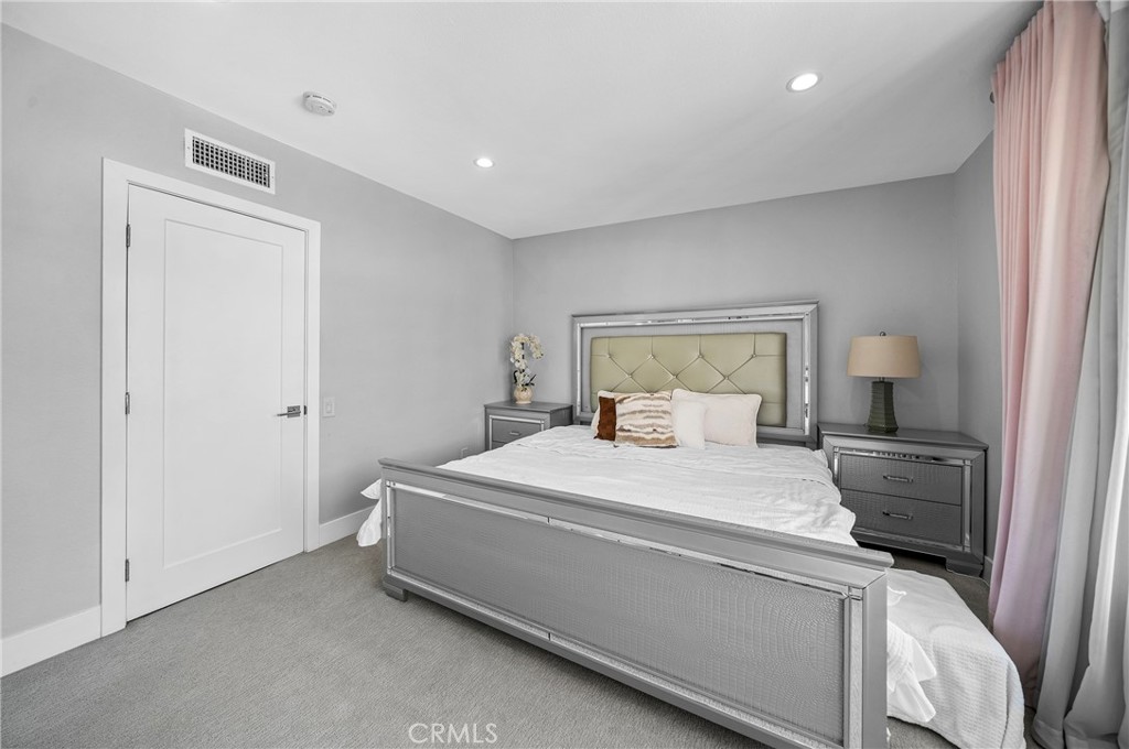 848 W Huntington 23