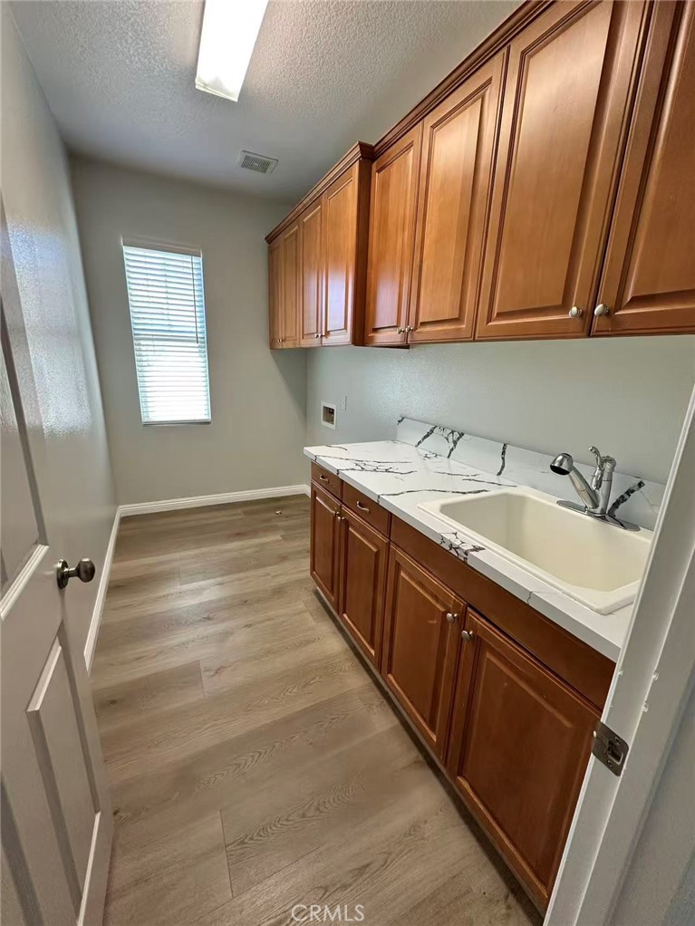 22276 Silverpointe