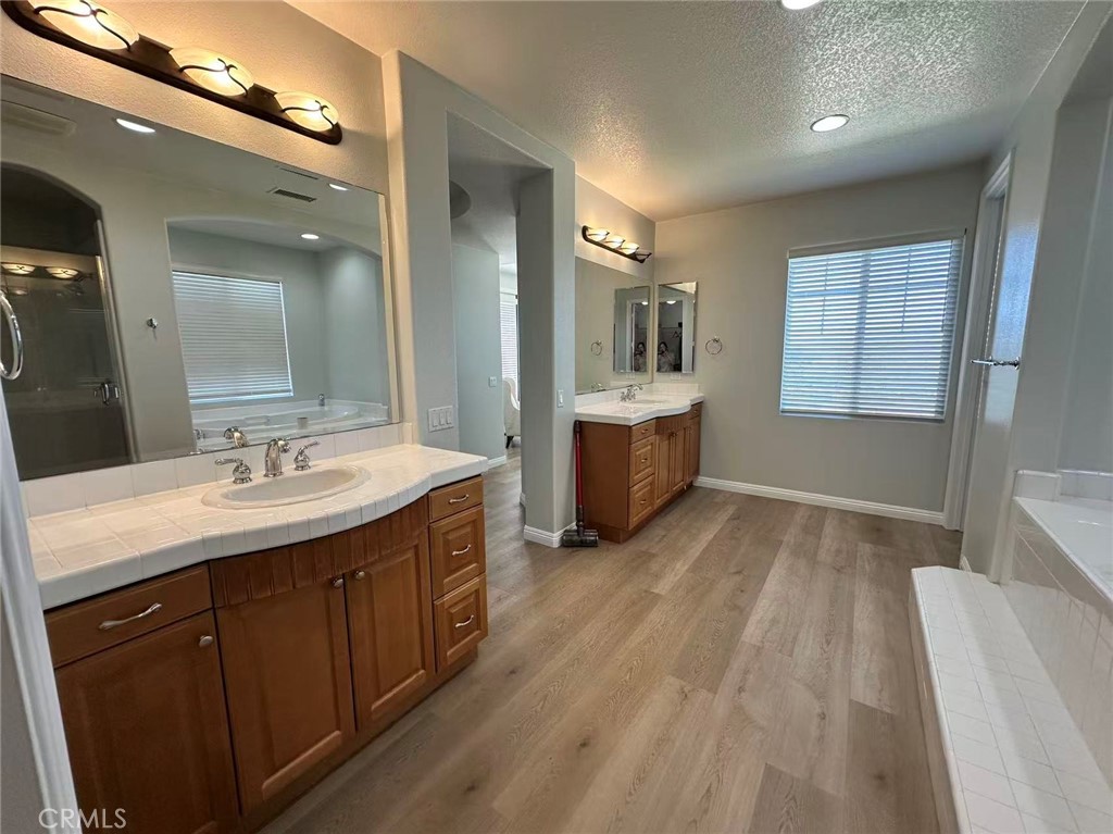 22276 Silverpointe