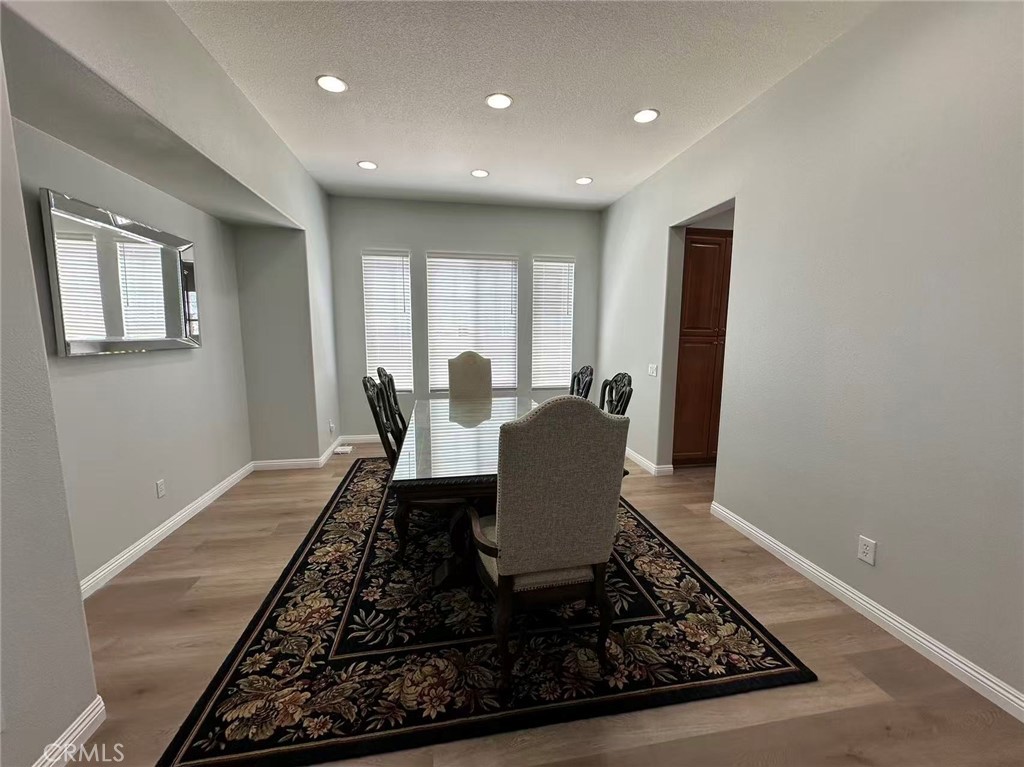 22276 Silverpointe