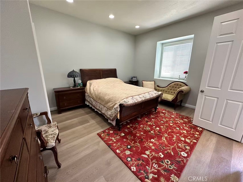 22276 Silverpointe