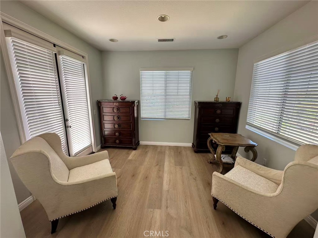 22276 Silverpointe