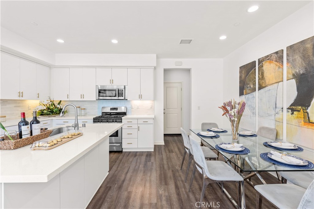 56 Bay Layrel