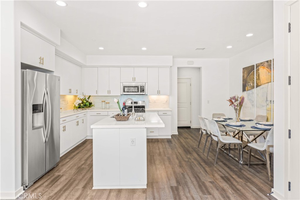 56 Bay Layrel