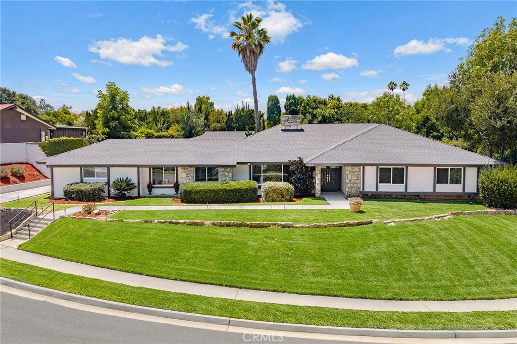 3300 E Whitebirch