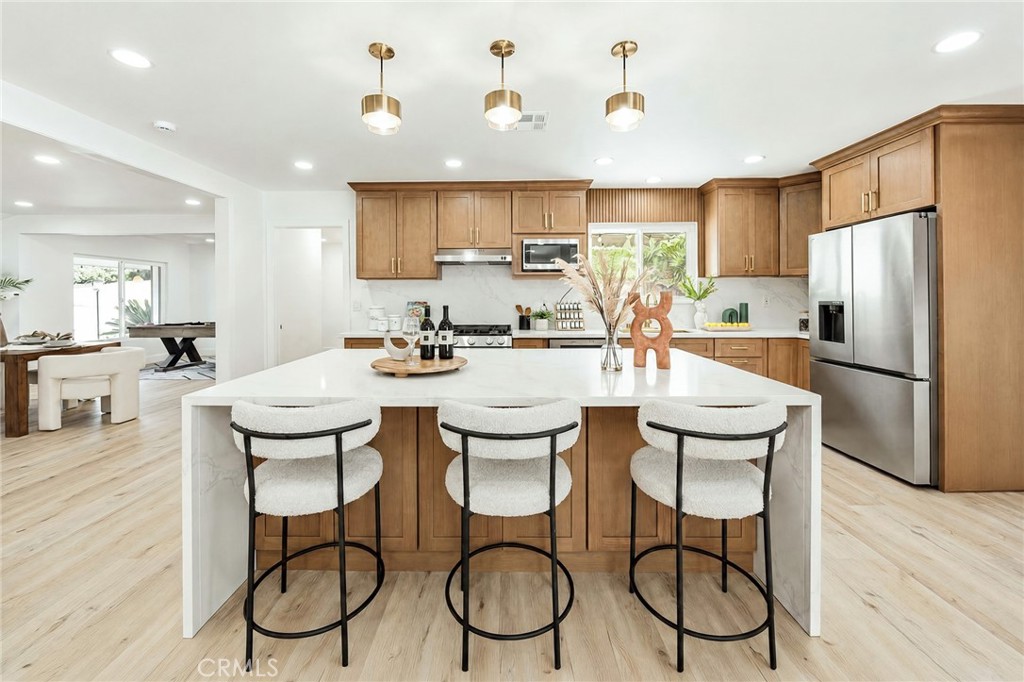 3300 E Whitebirch