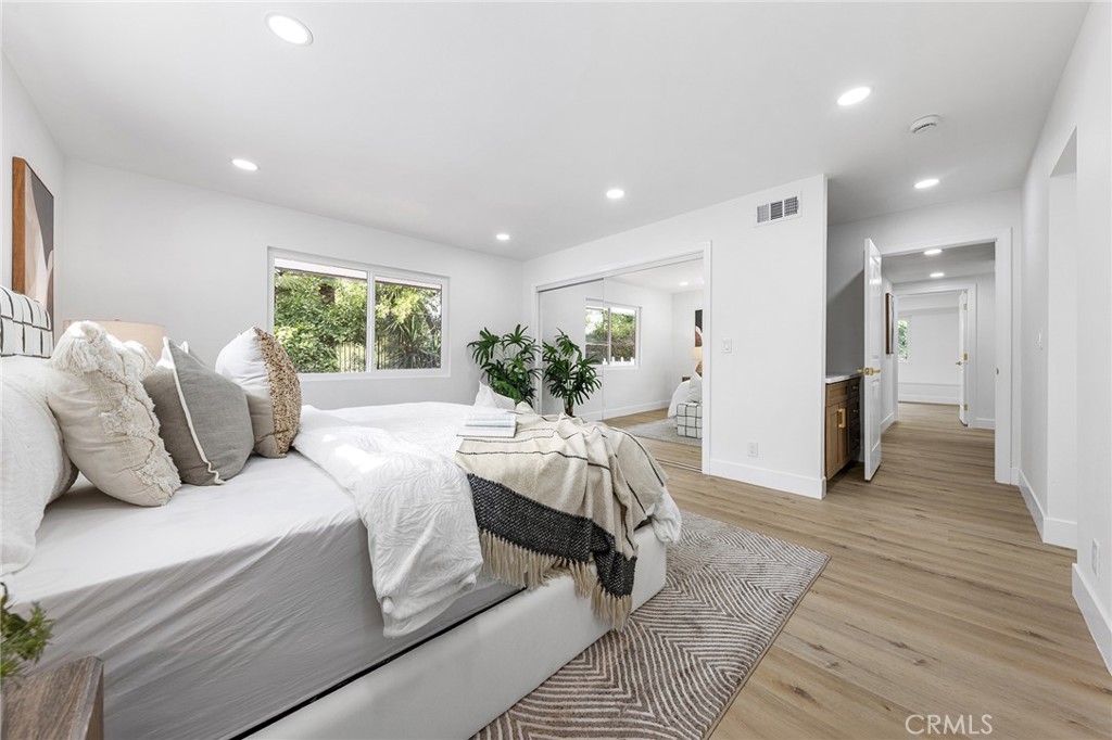 3300 E Whitebirch