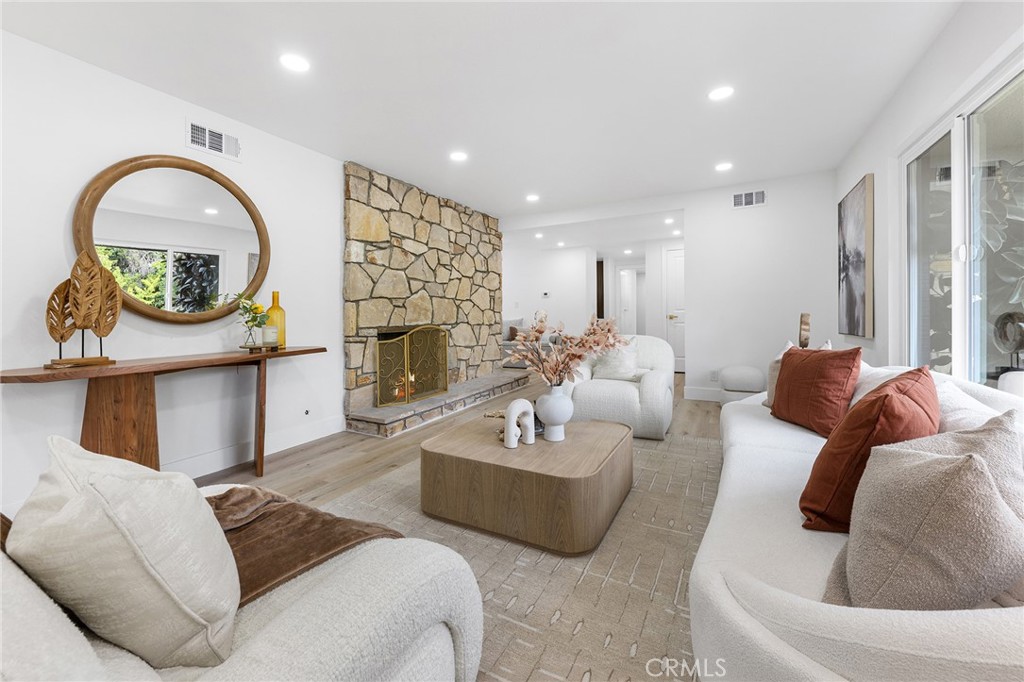 3300 E Whitebirch