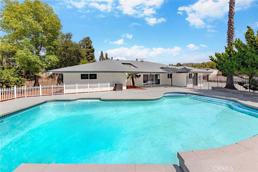 3300 E Whitebirch