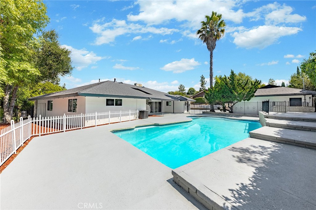 3300 E Whitebirch
