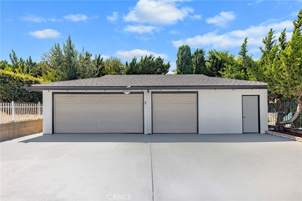 3300 E Whitebirch