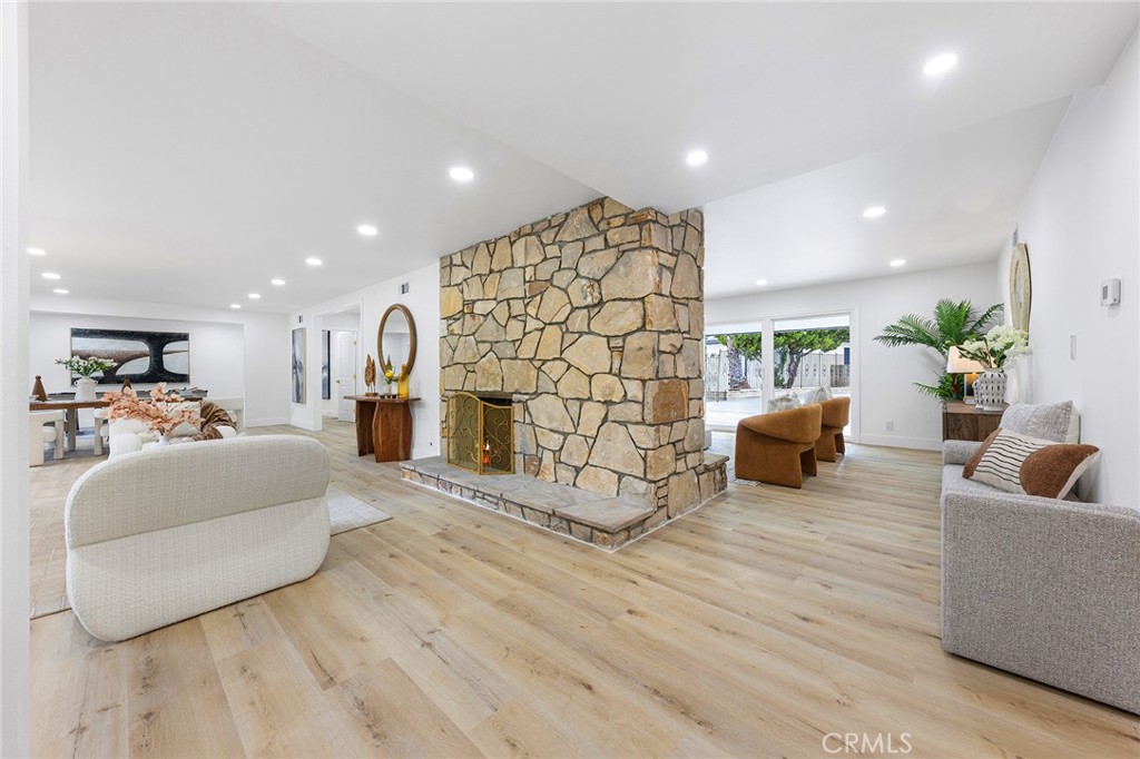 3300 E Whitebirch