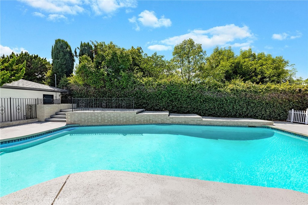 3300 E Whitebirch