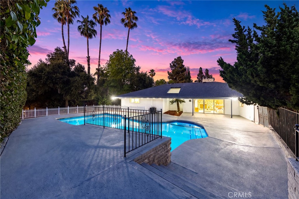 3300 E Whitebirch