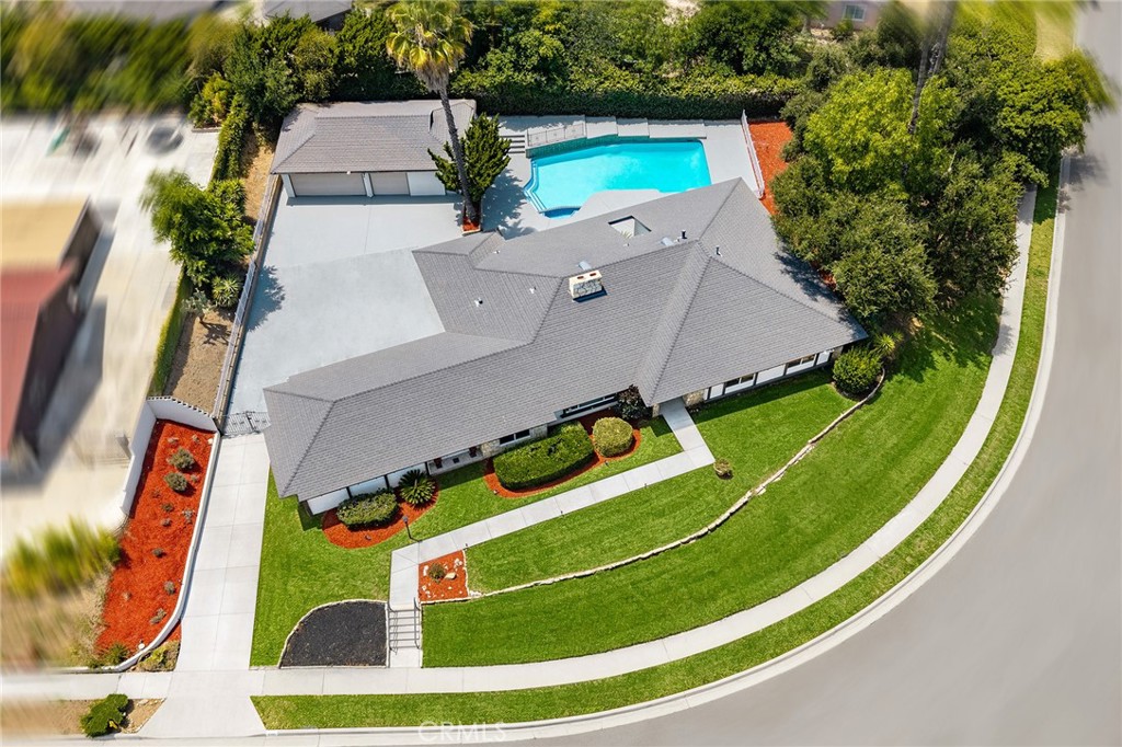 3300 E Whitebirch