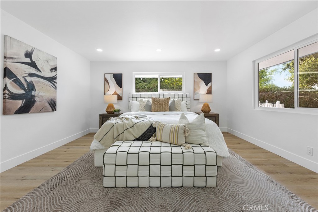 3300 E Whitebirch
