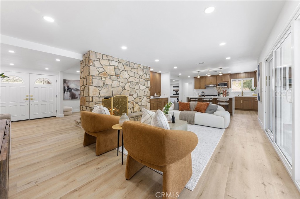 3300 E Whitebirch