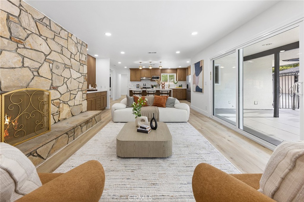 3300 E Whitebirch