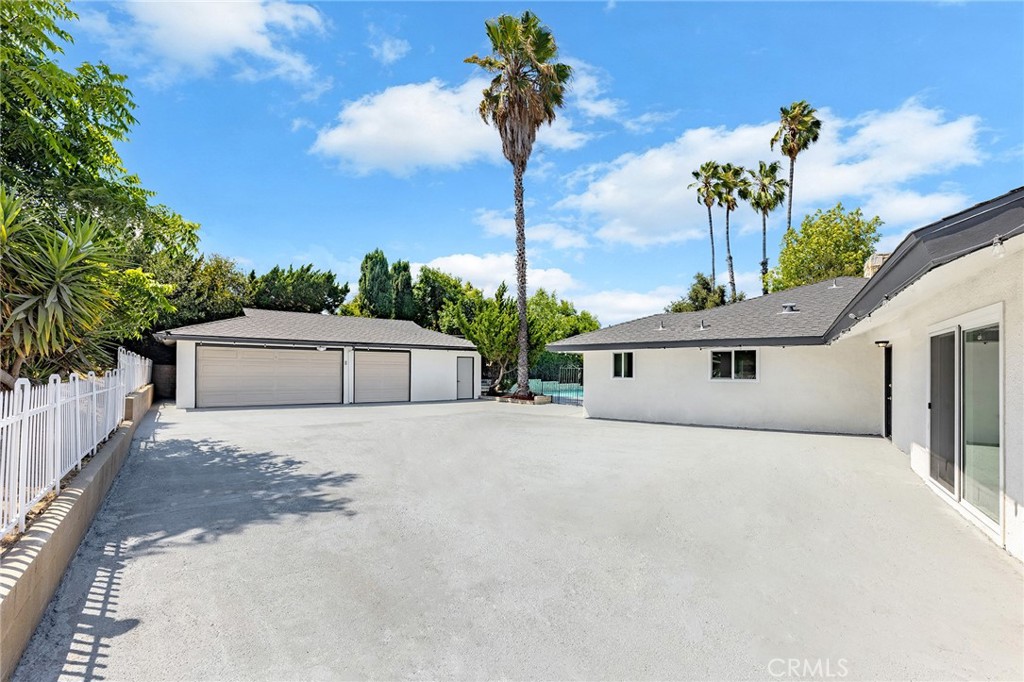 3300 E Whitebirch