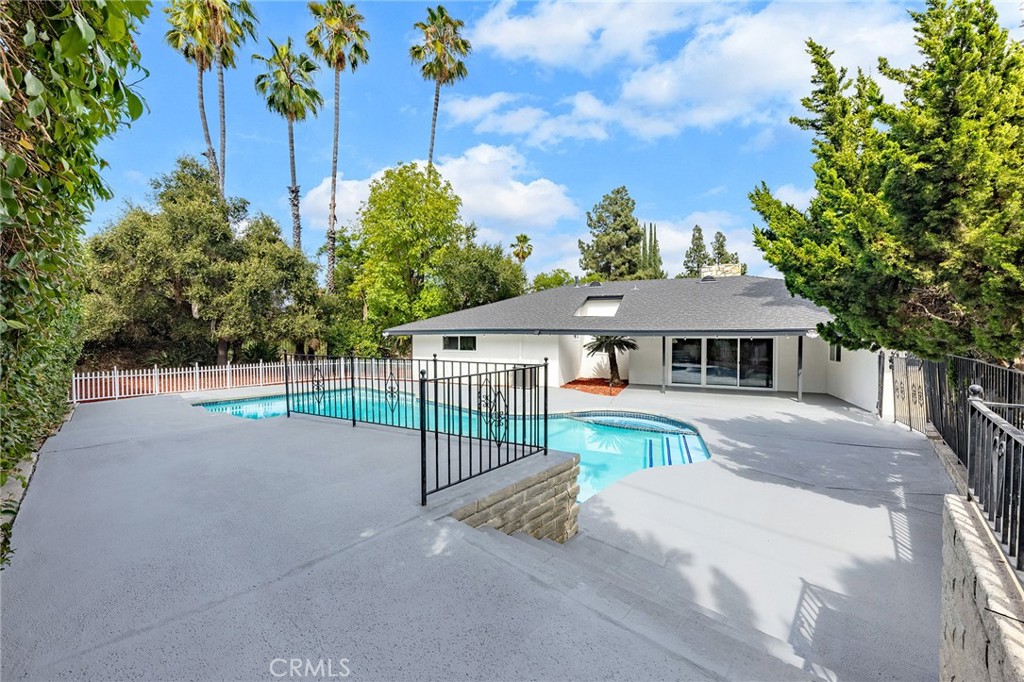 3300 E Whitebirch