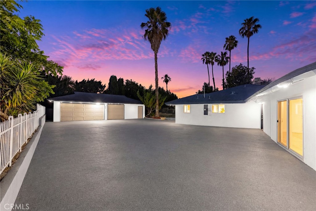 3300 E Whitebirch