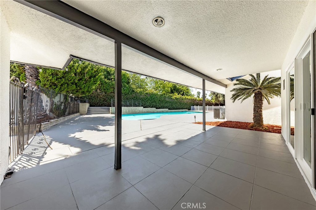3300 E Whitebirch