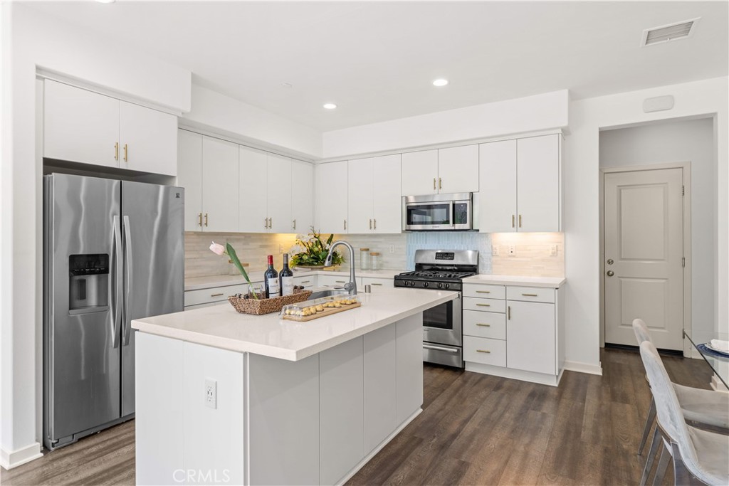 56 Bay Laurel