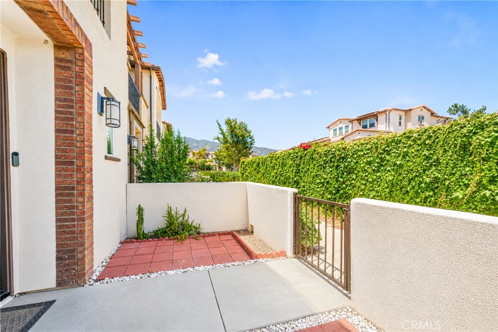 601 W Foothill Blvd 71