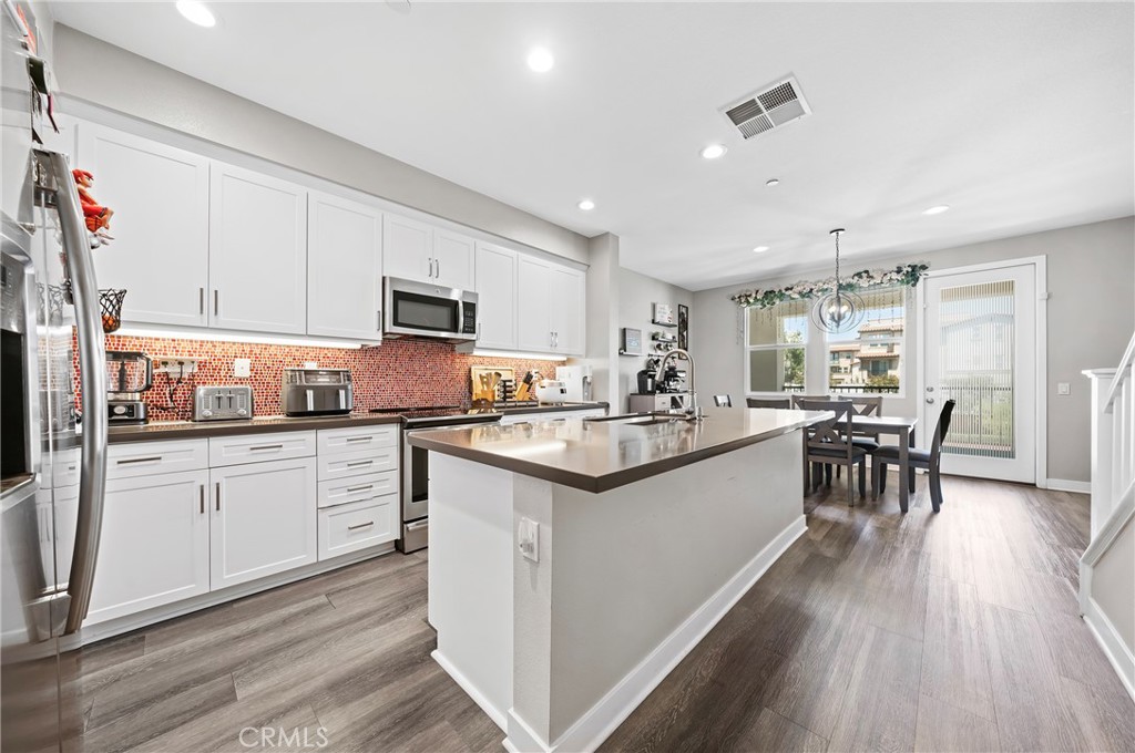 601 W Foothill Blvd 71