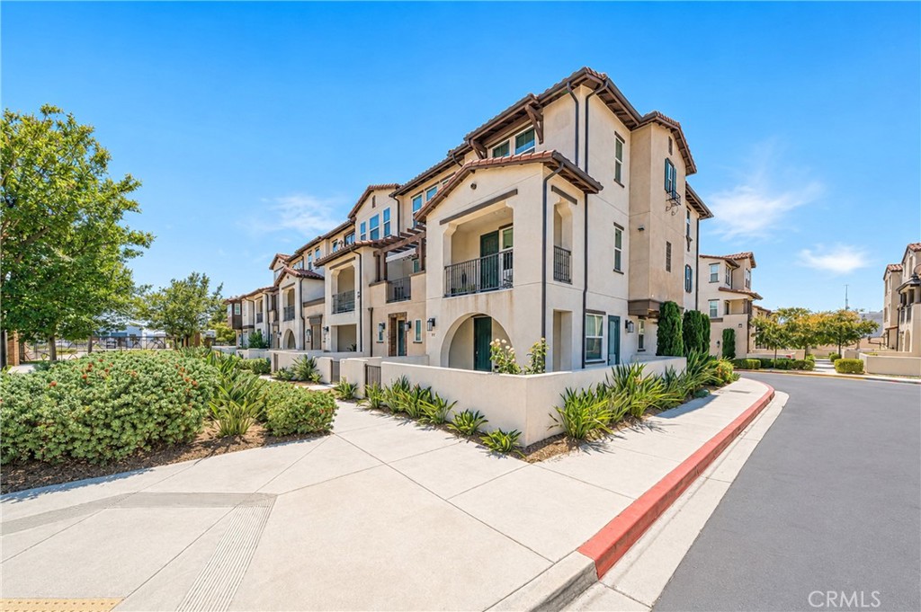 601 W Foothill Blvd 71