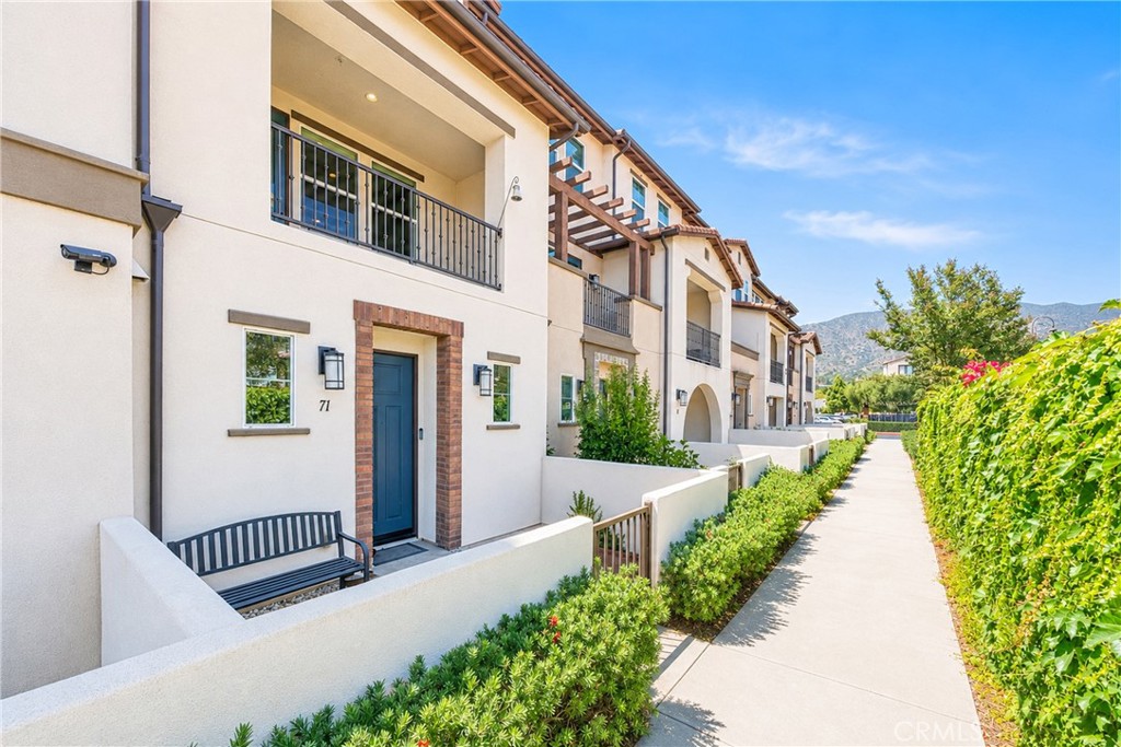 601 W Foothill Blvd 71