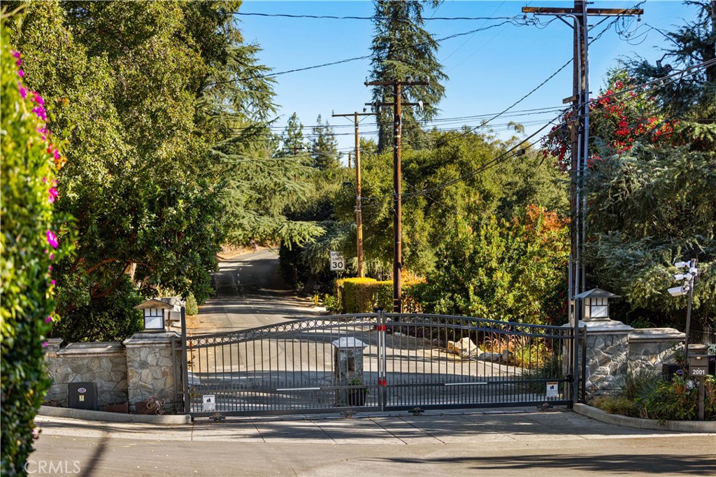 1701 Country Lane