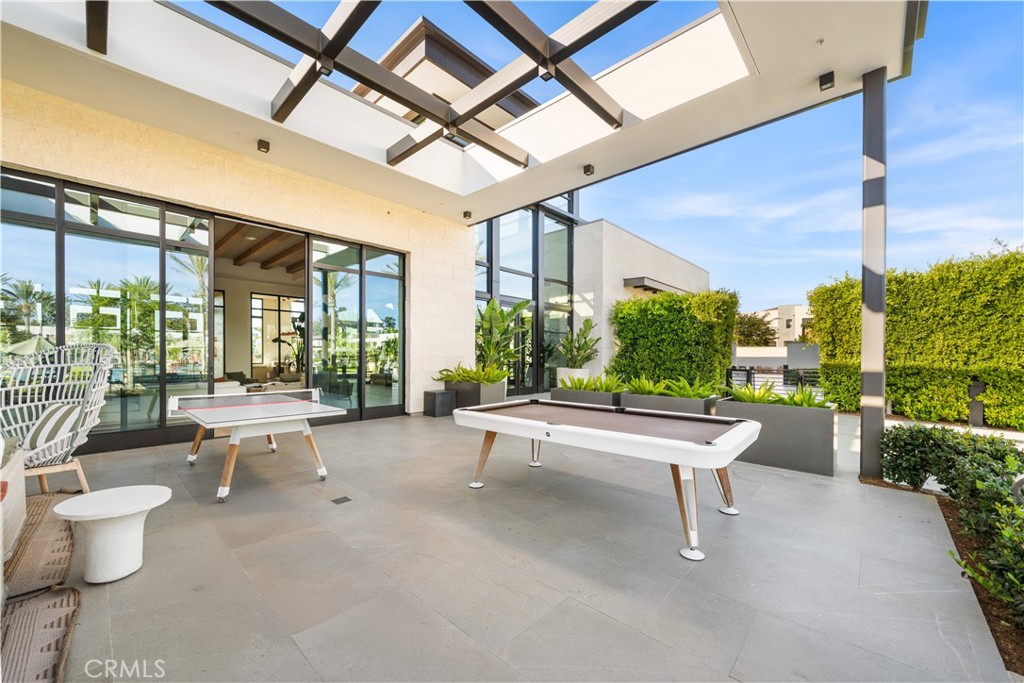 400 Riverbend