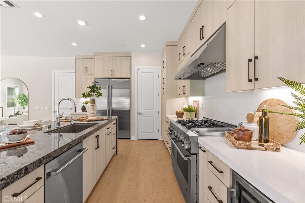400 Riverbend