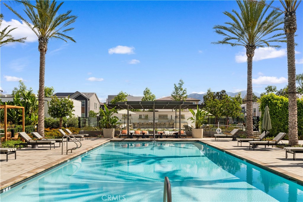 400 Riverbend
