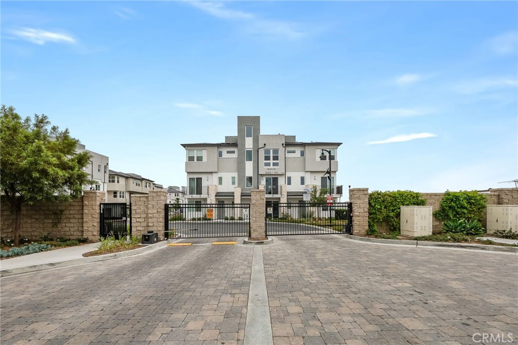 1338 S Urbana