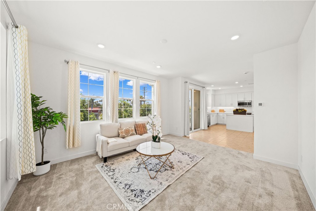 155 W LA PALMA Avenue 2