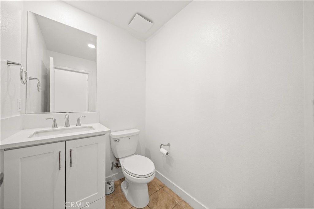 155 W LA PALMA Avenue 2