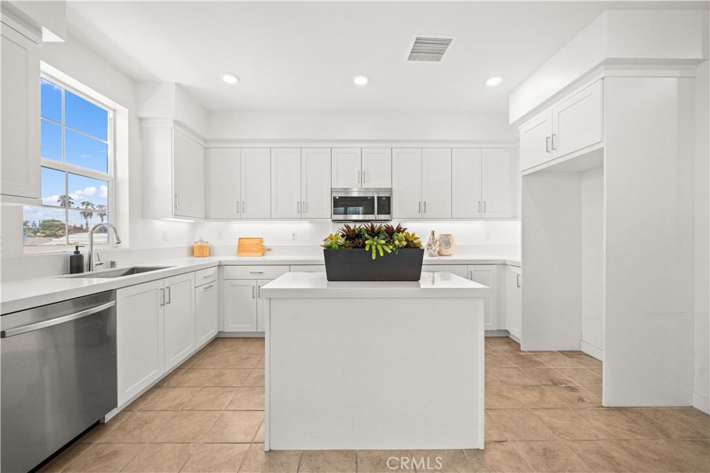 155 W LA PALMA Avenue 2