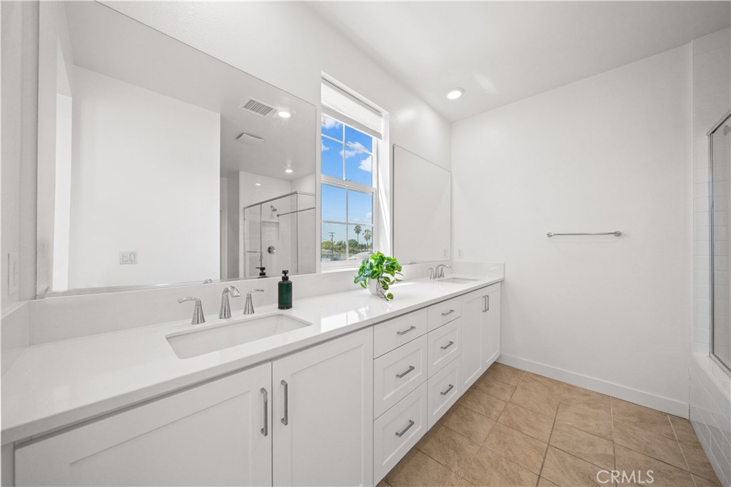 155 W LA PALMA Avenue 2