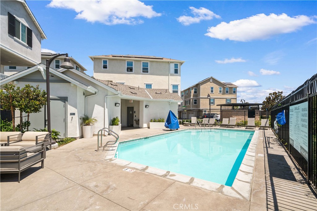 155 W LA PALMA Avenue 2