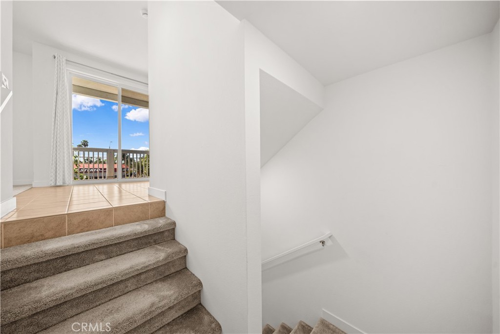 155 W LA PALMA Avenue 2