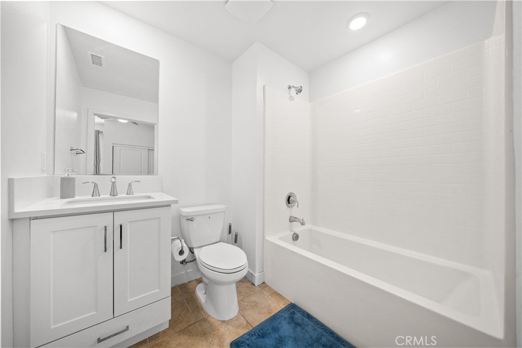 155 W LA PALMA Avenue 2