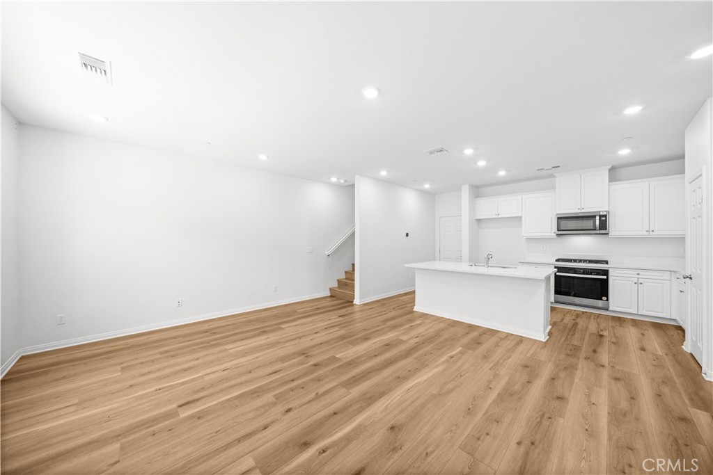 3923 E Carmel Privado