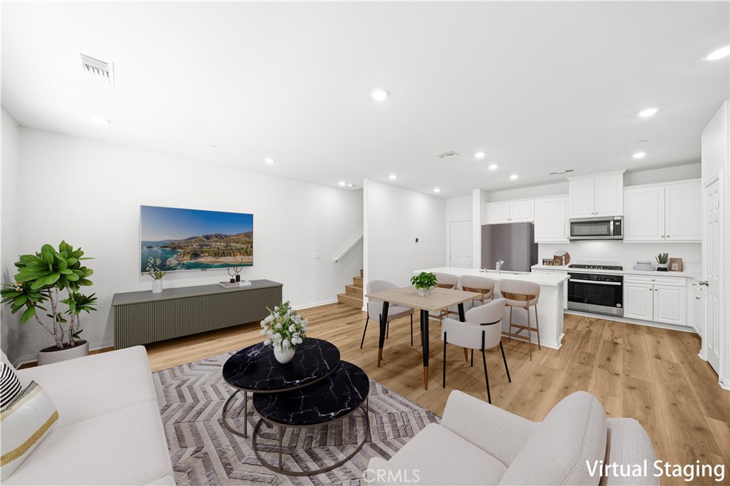 3923 E Carmel Privado