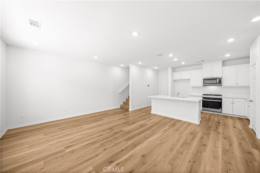 3923 E Carmel Privado