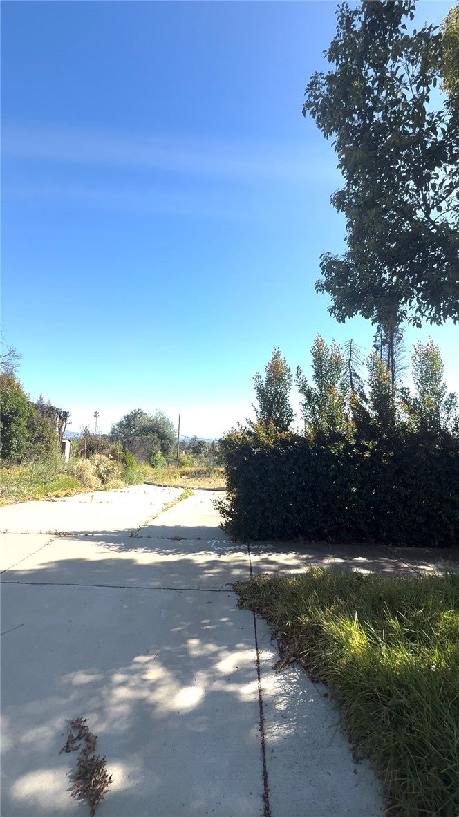 940 E Mariposa