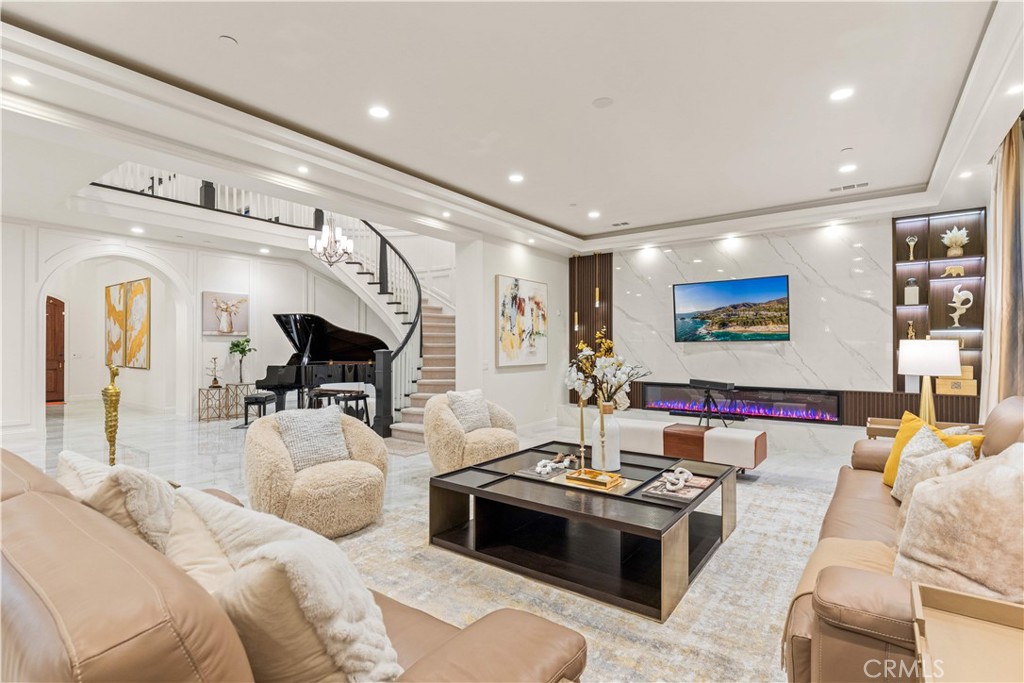 5512 Heritage Oak Drive