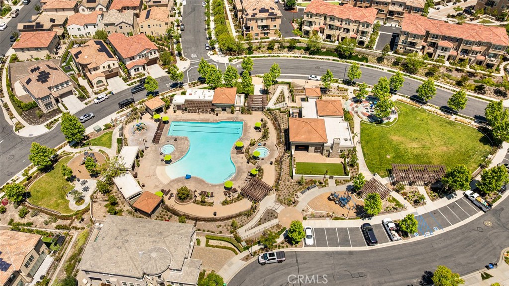 5512 Heritage Oak Drive