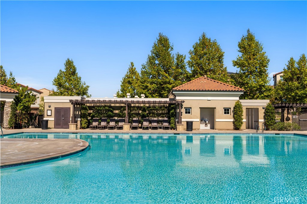 5512 Heritage Oak Drive